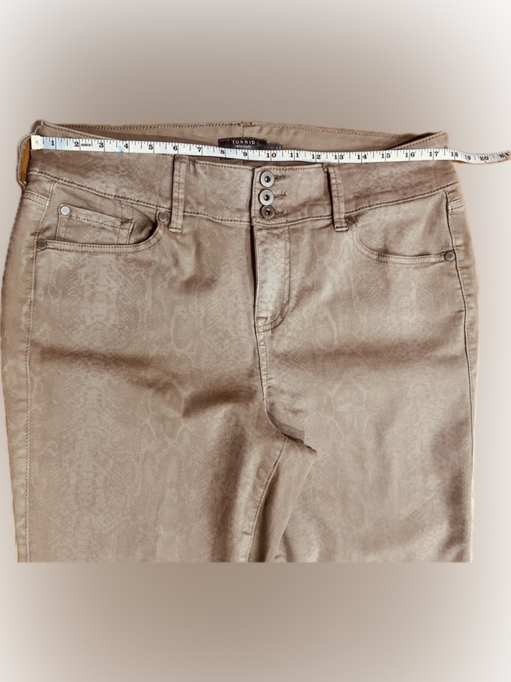 GUC Torrid SZ 16R Tan Muted Snake Print Jegging w/3 Button Detail/Waist 36”-38” - Picture 5 of 8